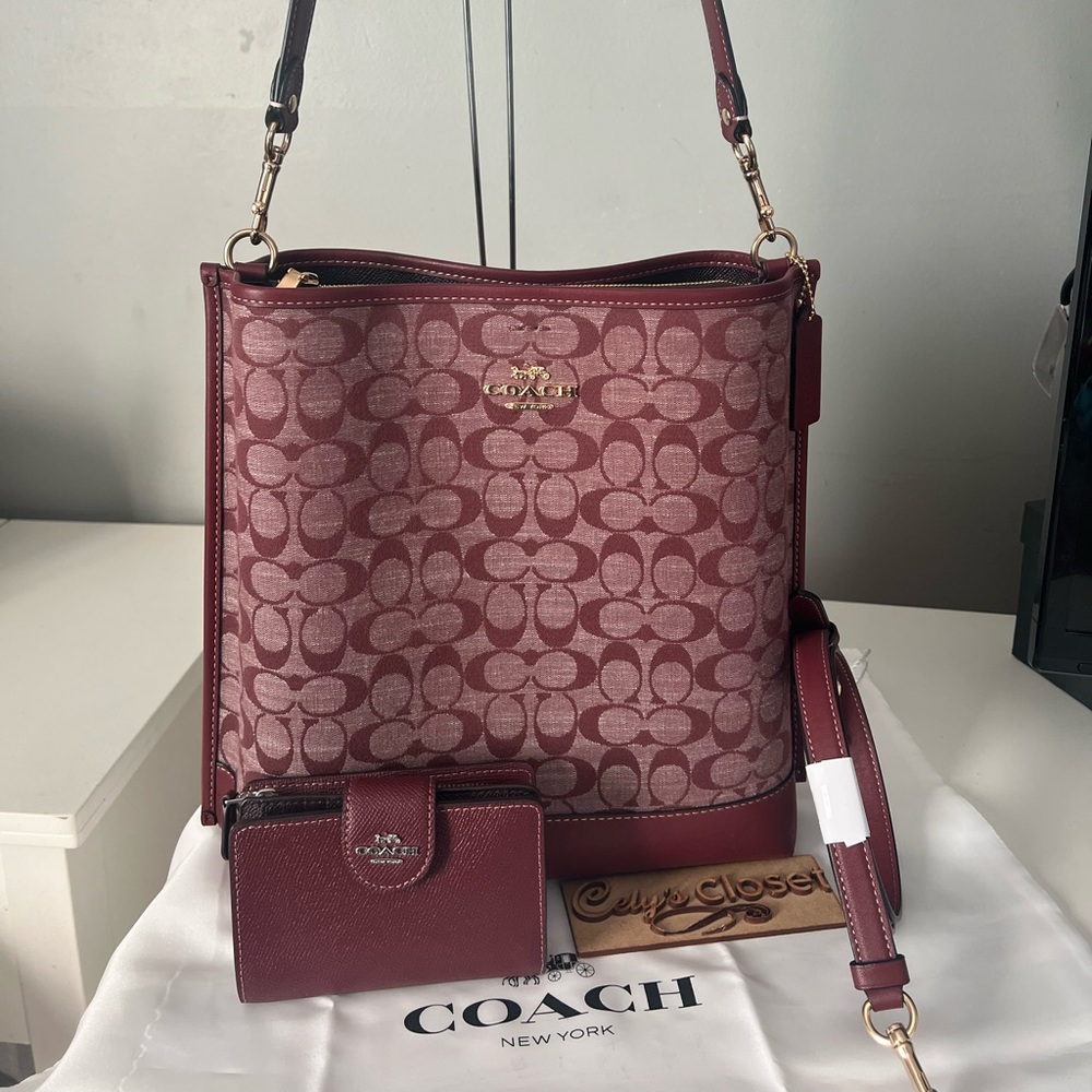 Coach  Signature Bucket Bag and wallet